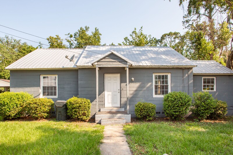 2441 Blain St in Brunswick, GA - Building Photo