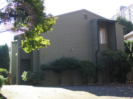 1810-1810 NE Clackamas St