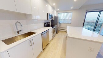 265 Reynolds in Oakville, ON - Building Photo