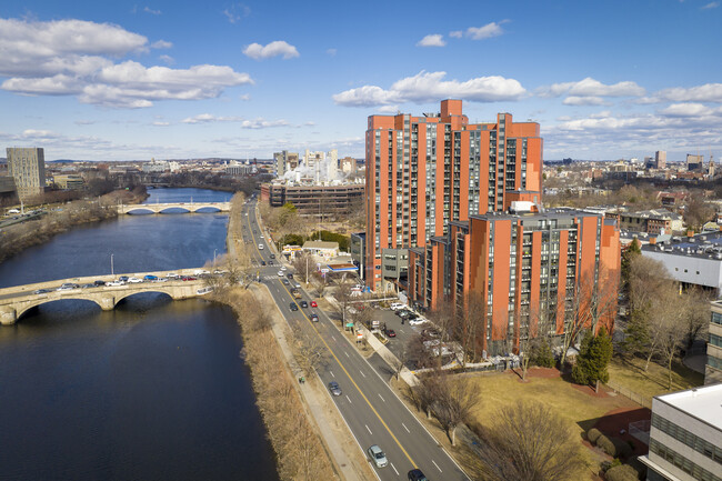 808-812 Memorial Drive II in Cambridge, MA - Foto de edificio - Building Photo