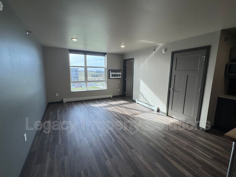 226 E Greenfield Ln in Bismarck, ND - Building Photo