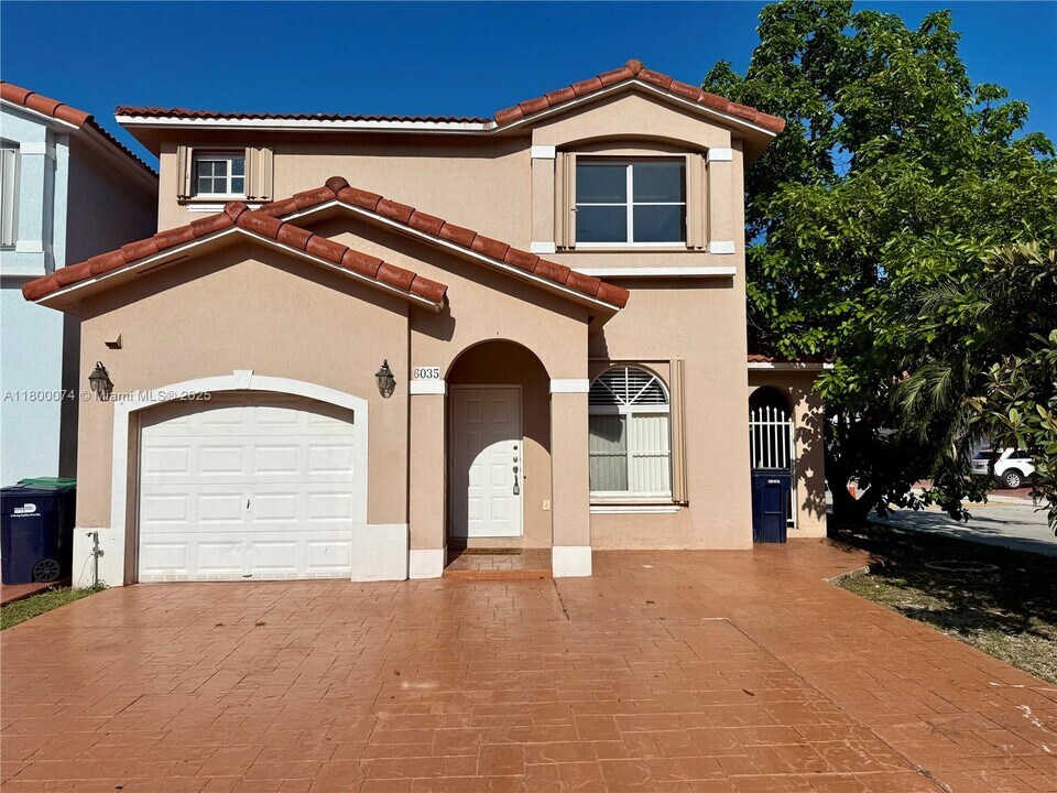 6035 SW 162nd Path in Miami, FL - Building Photo