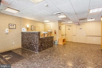 2201 Cherry St in Philadelphia, PA - Building Photo - Building Photo
