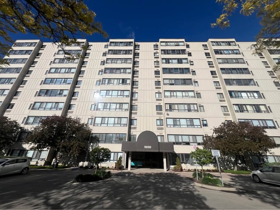 1600 Adelaide St N in London, ON - Building Photo