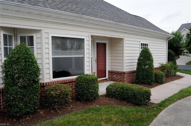 921 Alden Ct in Virginia Beach, VA - Foto de edificio - Building Photo