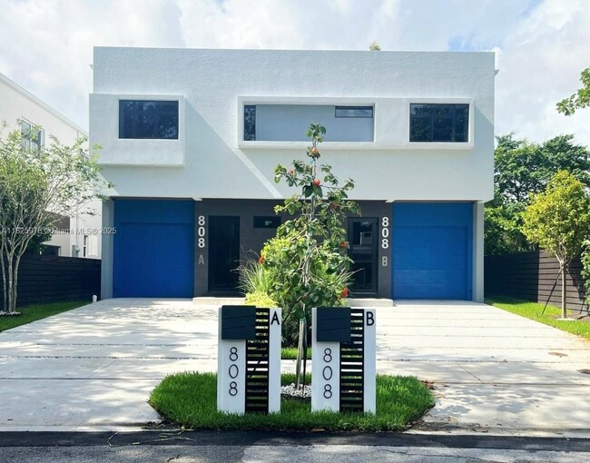 property at 808-810 SW 9th St