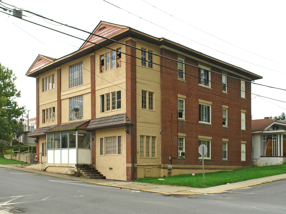 235 Central Ave in Oak Hill, WV - Building Photo