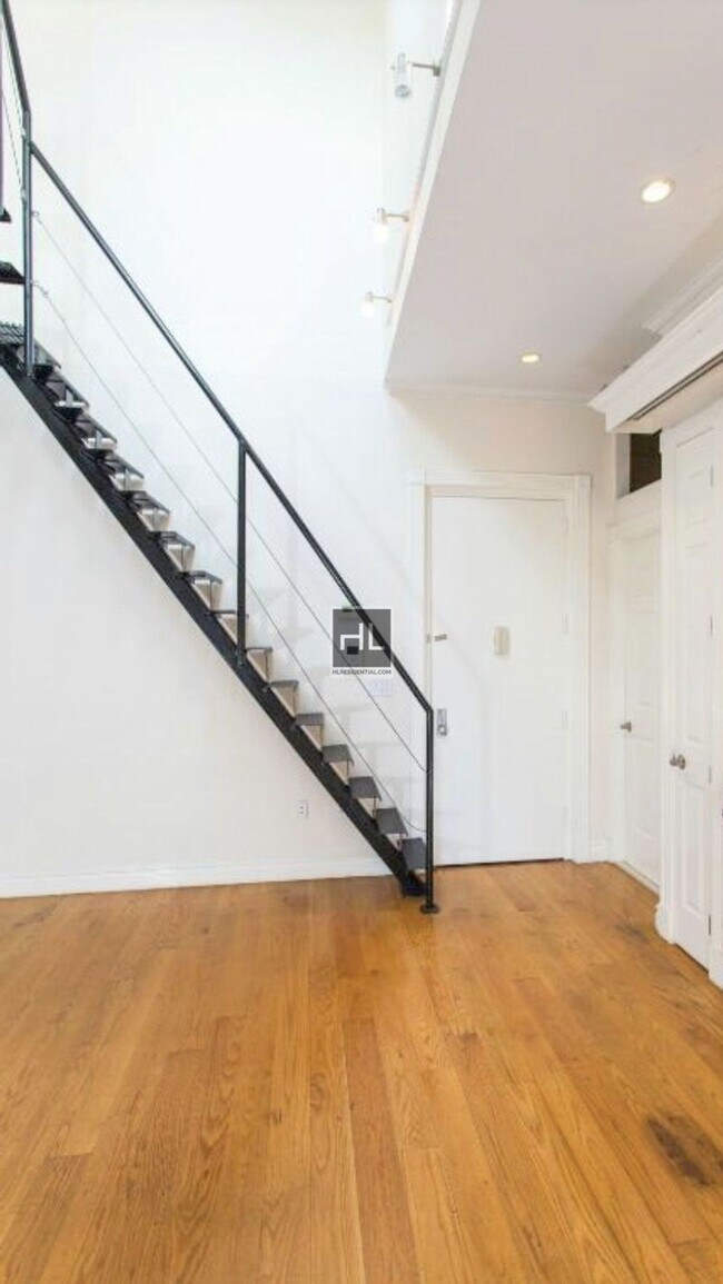 E 1ST ST. in New York, NY - Building Photo - Building Photo
