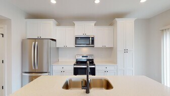 908 Willow Pl in River Falls, WI - Building Photo