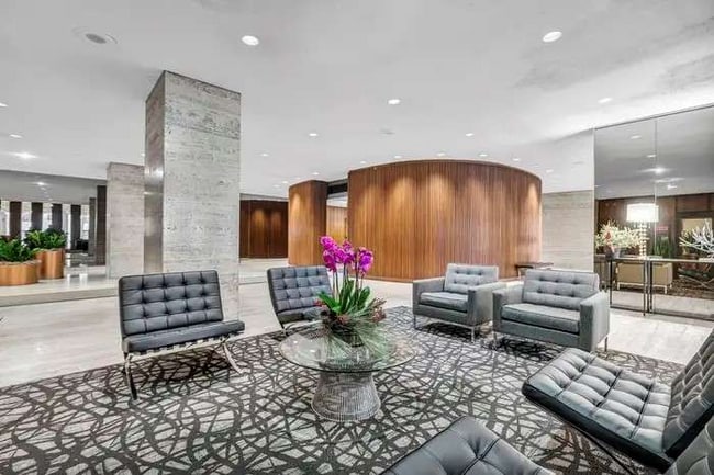 6033 N Sheridan Rd in Chicago, IL - Foto de edificio - Building Photo