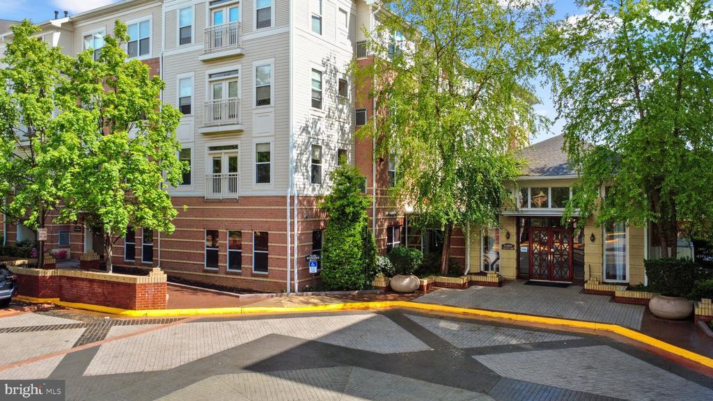 9480 Virginia Center Blvd in Vienna, VA - Building Photo
