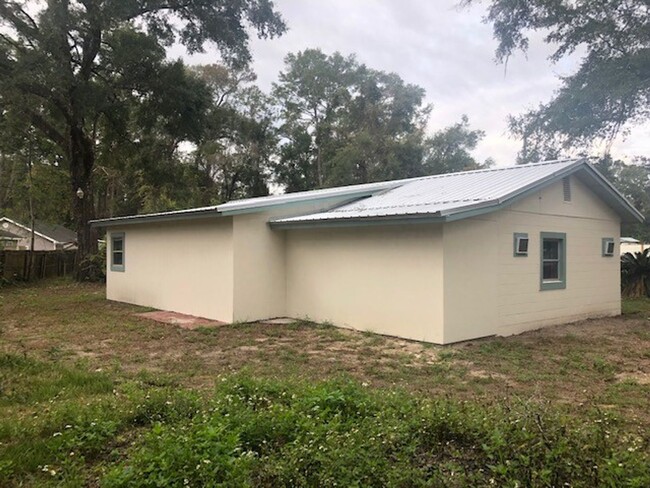 55 Cochise St in Crawfordville, FL - Foto de edificio - Building Photo