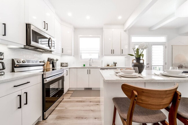 15809-15897 97 Ave NW in Edmonton, AB - Building Photo - Building Photo