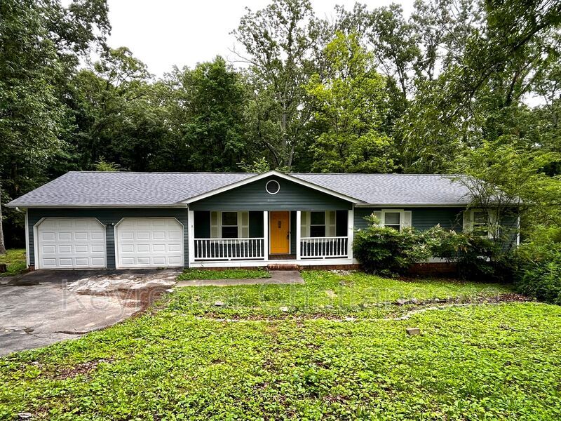 8239 Cicero Trail in Chattanooga, TN - Building Photo