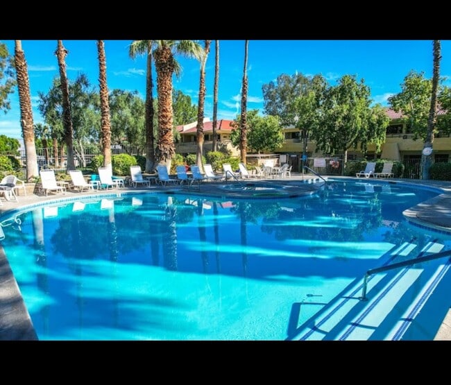 2810 N Arcadia Ct, Unit A113 in Palm Springs, CA - Building Photo - Building Photo