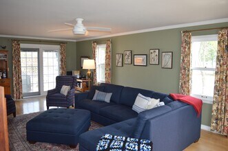 7002 Hubbard Ave in Middleton, WI - Building Photo - Building Photo