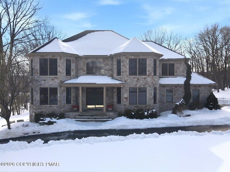 5132 Pocono Park in Swiftwater, PA - Building Photo