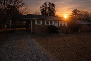 310 Bruce St in Lexington, NC - Building Photo
