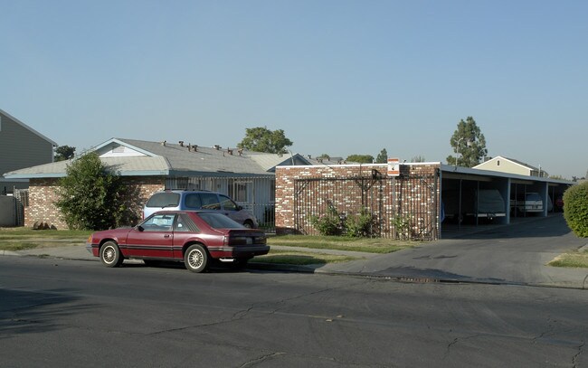 2328-2332 Martin Luther King Jr Blvd in Fresno, CA - Foto de edificio - Building Photo