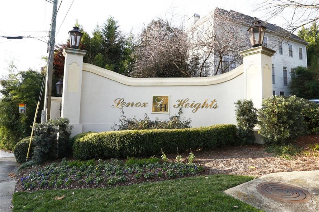 4317 Pine Heights Dr NE in Atlanta, GA - Foto de edificio