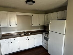 851 Kerns Dr NE-Unit -Apt A (Loft) in Bolivar, OH - Building Photo - Building Photo