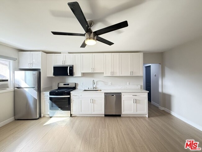 1505 Cochran Ave in Los Angeles, CA - Foto de edificio - Building Photo