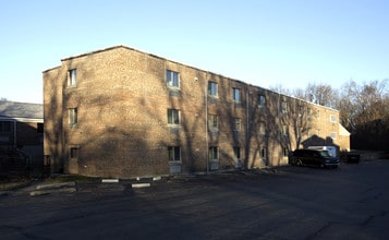 135 North Court St in Dixon, IL - Foto de edificio - Building Photo