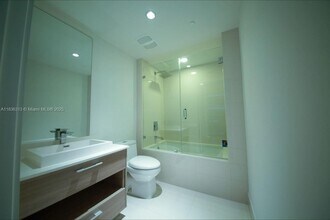 1300 S Miami Ave, Unit 1207 in Miami, FL - Building Photo - Building Photo