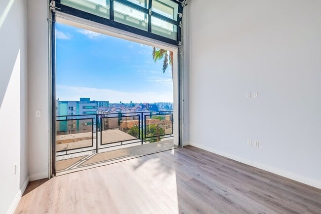 Lux Lofts- 3279 San Marino St
