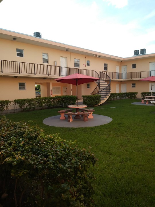 3501 W 11th Ave-Unit -102 in Hialeah, FL - Building Photo