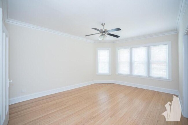 property at 5208 N Leavitt St