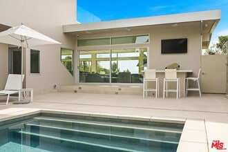 2189 Summitridge Dr in Beverly Hills, CA - Foto de edificio - Building Photo