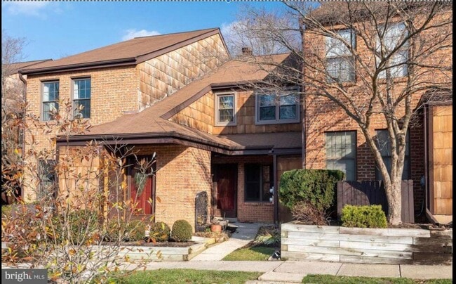 property at 6 Rittenhouse Ct