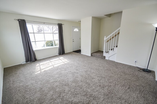 1602 Blackhawk Trl, Unit 1602 in Waukesha, WI - Foto de edificio - Building Photo