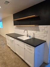 6910 NE Pacific St in Portland, OR - Foto de edificio - Building Photo
