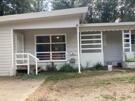 1807 Jackson Bluff Rd in Tallahassee, FL - Building Photo
