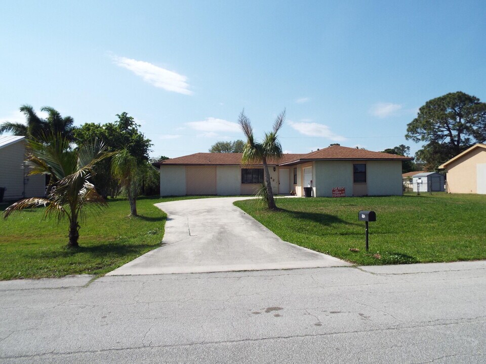 1742 SW Garnet St in Port St. Lucie, FL - Building Photo