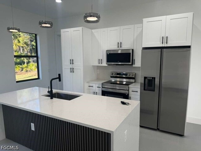 1037 Barcelona St E in Lehigh Acres, FL - Building Photo - Building Photo