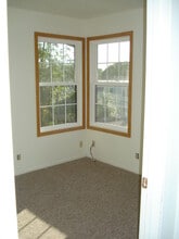 302 Royal St in Onalaska, WI - Building Photo - Building Photo