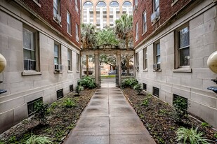 24 E Liberty in Savannah, GA - Building Photo