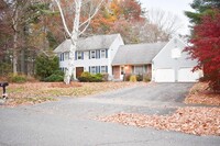 6 Stonegate Cir in Wilbraham, MA - Foto de edificio - Building Photo