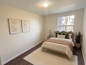 Village Court Apartments London in London, ON - Building Photo - Building Photo