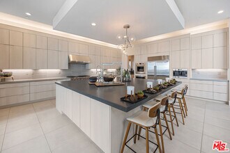 20378 Marlow Ln in Los Angeles, CA - Building Photo - Building Photo