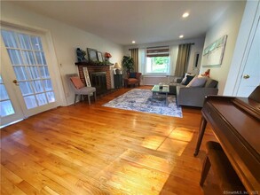 209 Vineyard Rd in Hamden, CT - Foto de edificio - Building Photo