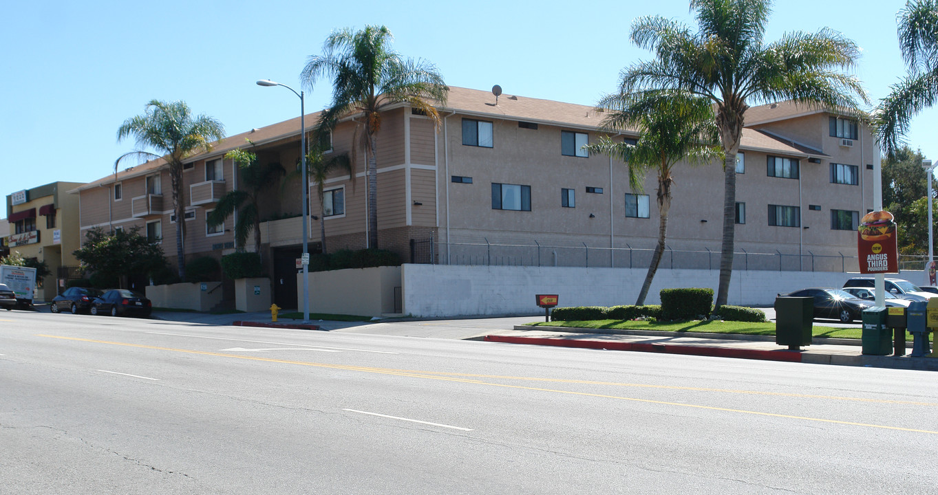 Monte Verde Apartments in Sunland, CA - Building Photo