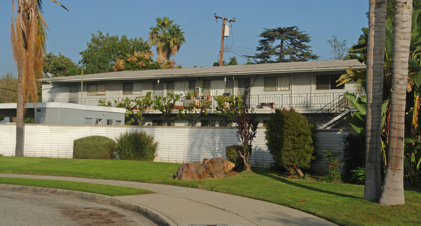 425-445 Front St in Covina, CA - Building Photo