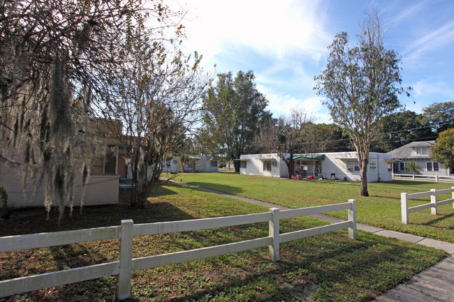 1111 W Reynolds Ave in Plant City, FL - Foto de edificio - Building Photo