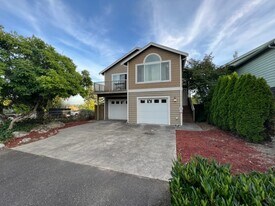 757 N 102nd St in Seattle, WA - Building Photo