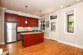 1709 N Crilly Ct in Chicago, IL - Building Photo - Building Photo