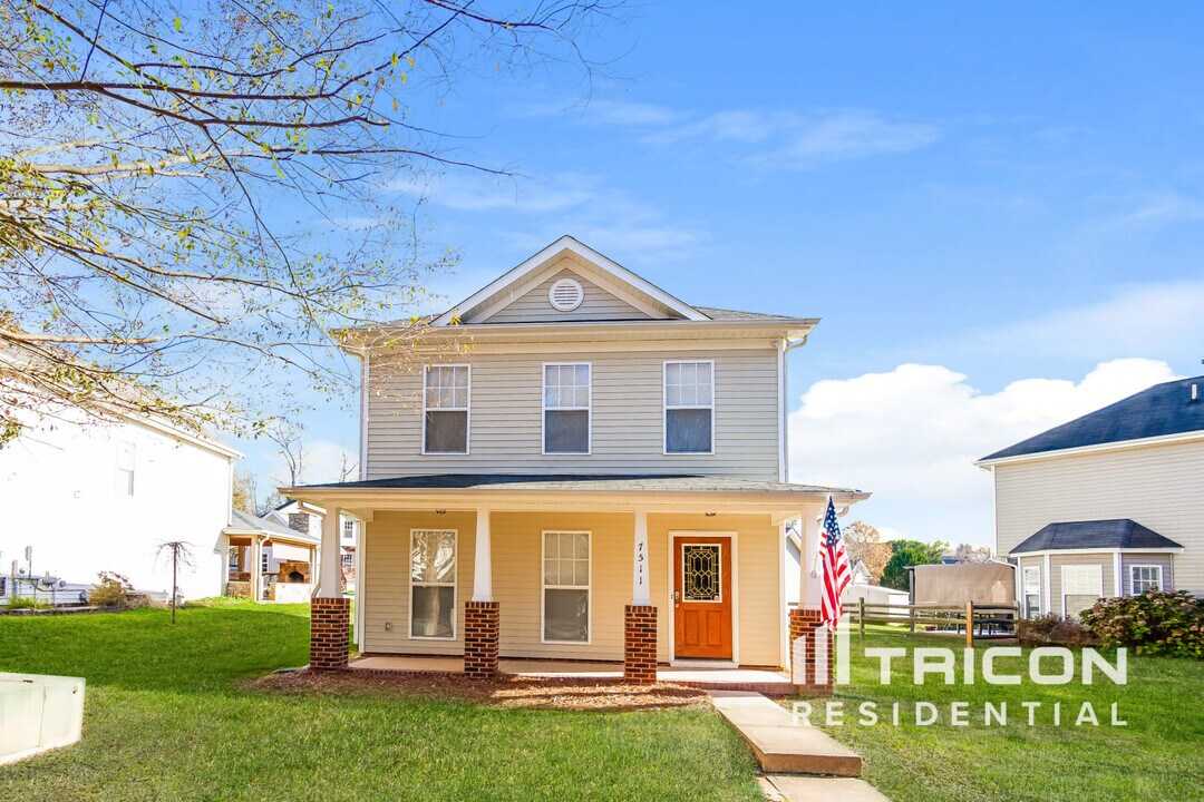 7511 Rolling Meadows Ln in Huntersville, NC - Building Photo